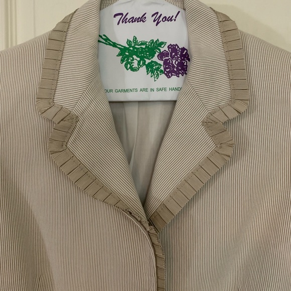 Alexander McQueen Blazer & Cropped Pants - Picture 4 of 16